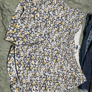Old Navy floral shorts  size 16